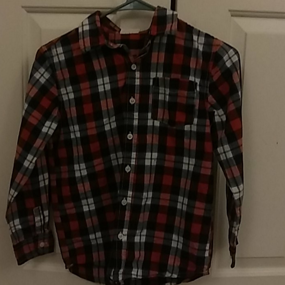I'm selling a patterned dress shirt